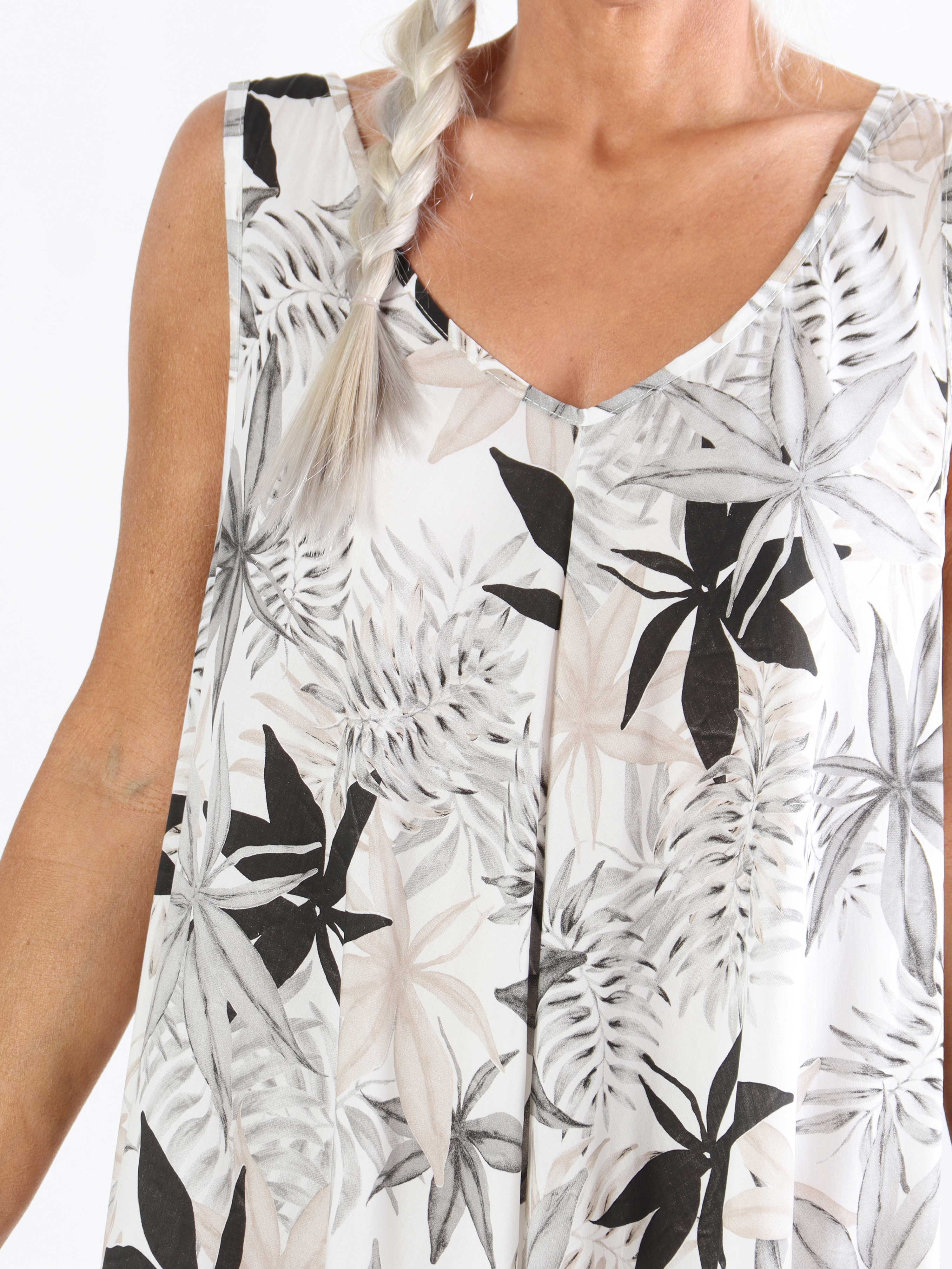 Sigri - Blommig plus size-klänning i viskos med breda axelband